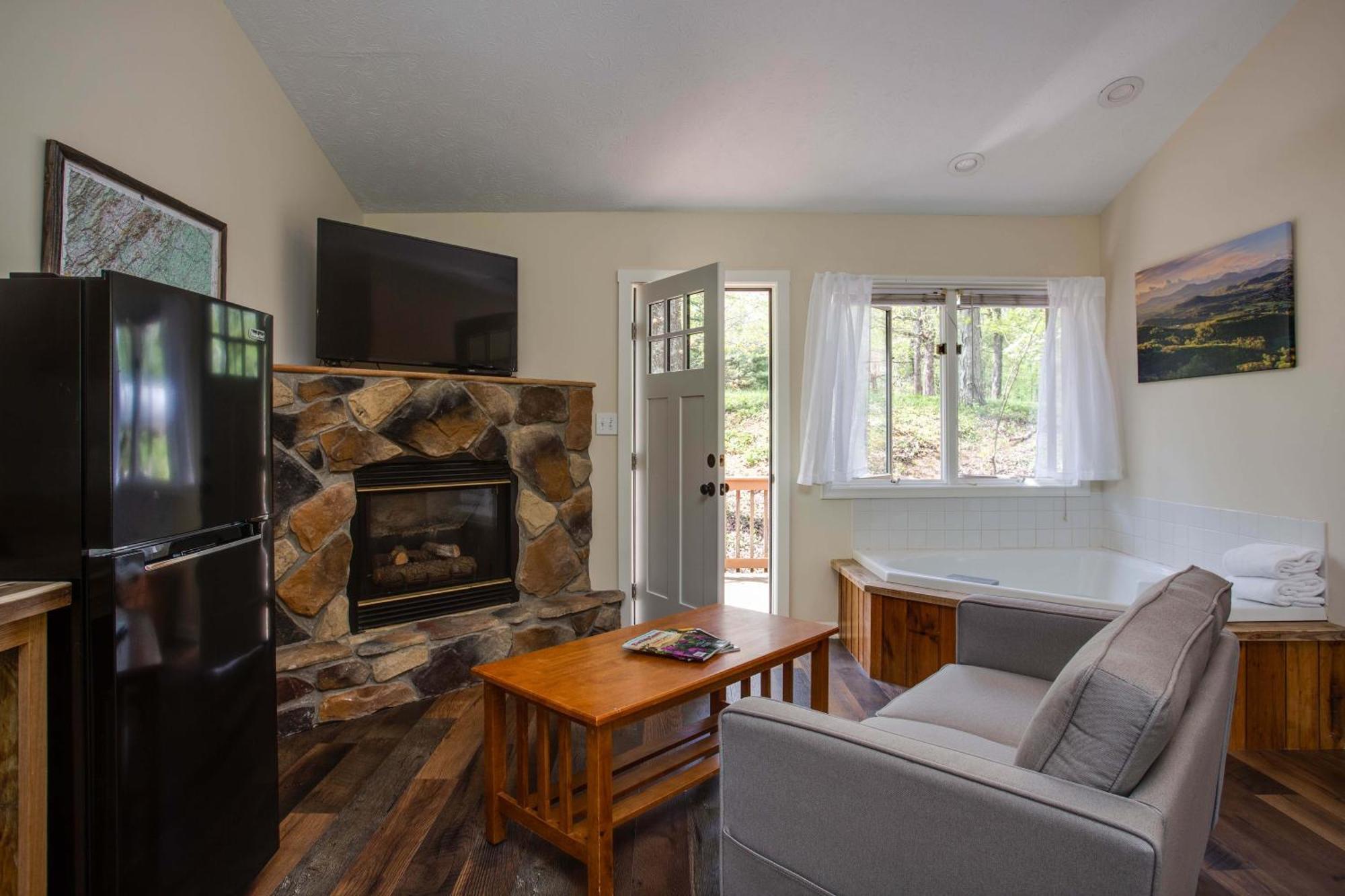 Lyndhurst Love Ridge Mountain Lodging מראה חיצוני תמונה